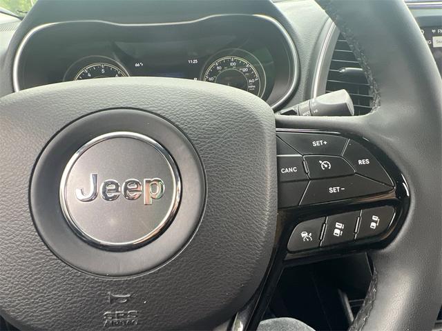 Photo of 2023 Bright White Clearcoat Jeep Cherokee