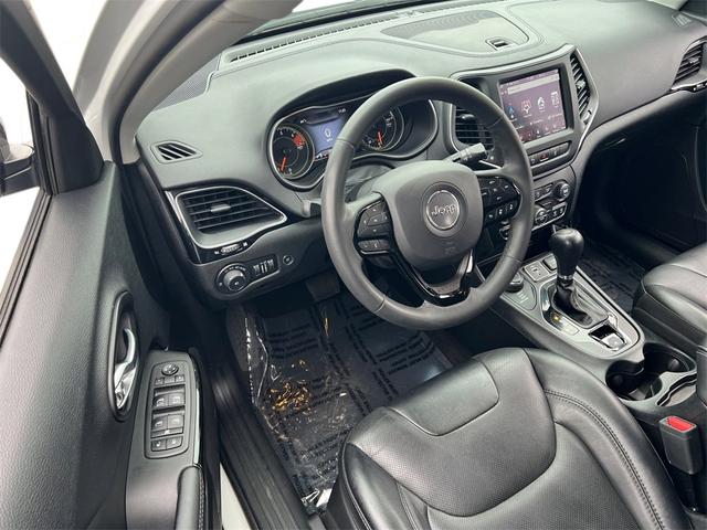 Photo of 2023 Bright White Clearcoat Jeep Cherokee