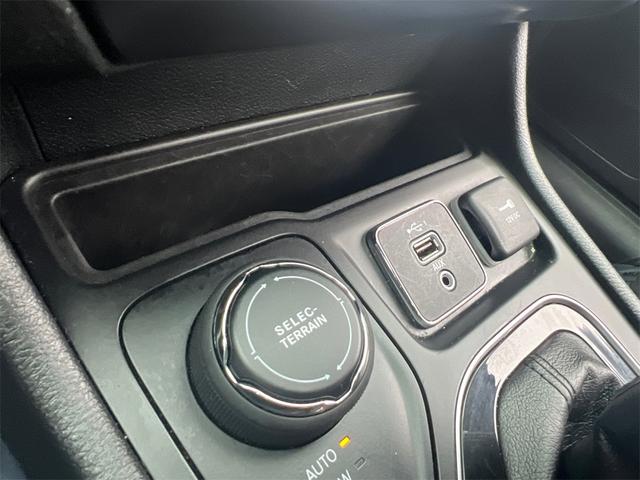Photo of 2023 Bright White Clearcoat Jeep Cherokee