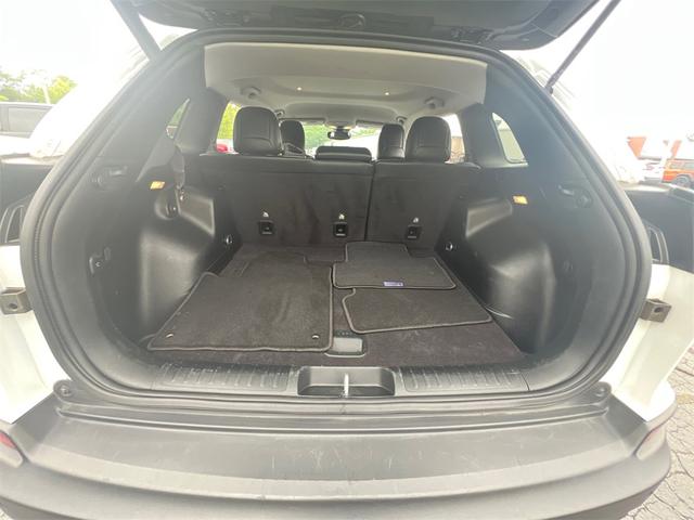 Photo of 2023 Bright White Clearcoat Jeep Cherokee