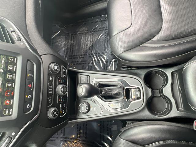 Photo of 2023 Bright White Clearcoat Jeep Cherokee