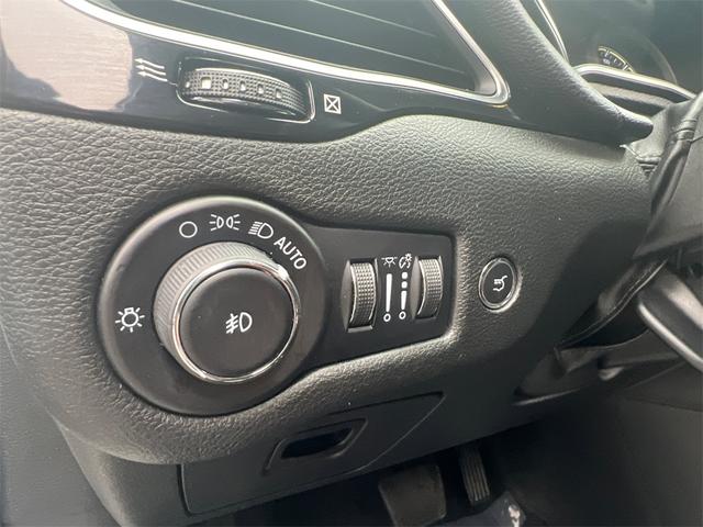 Photo of 2023 Bright White Clearcoat Jeep Cherokee