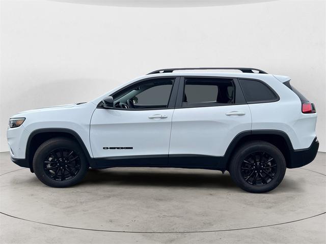 Photo of 2023 Bright White Clearcoat Jeep Cherokee