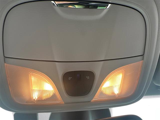 Photo of 2023 Bright White Clearcoat Jeep Cherokee