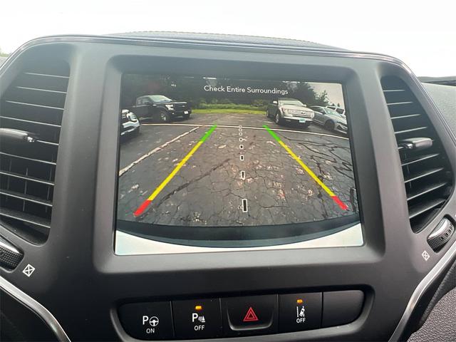 Photo of 2023 Bright White Clearcoat Jeep Cherokee