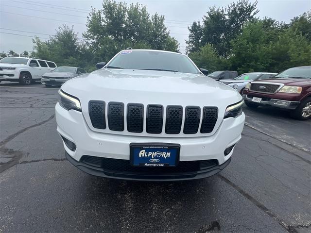Photo of 2023 Bright White Clearcoat Jeep Cherokee