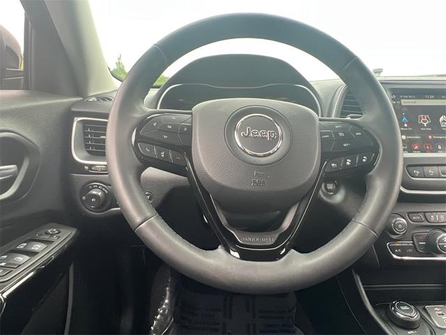 Photo of 2023 Bright White Clearcoat Jeep Cherokee