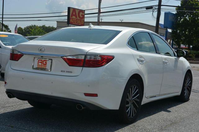 Photo of 2013 White Lexus ES 350