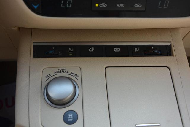 Photo of 2013 White Lexus ES 350