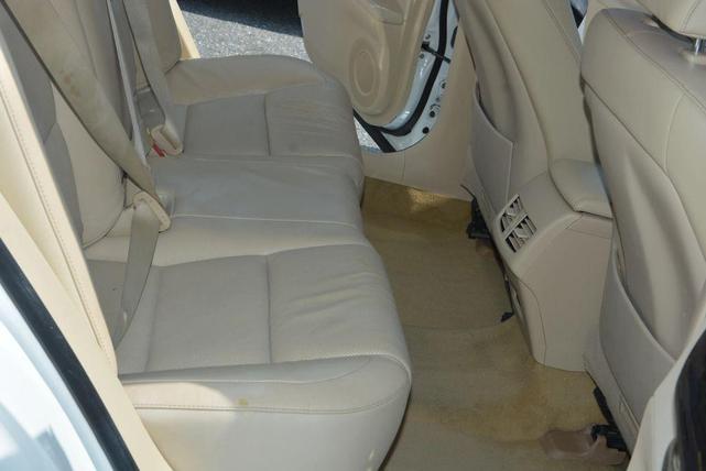 Photo of 2013 White Lexus ES 350