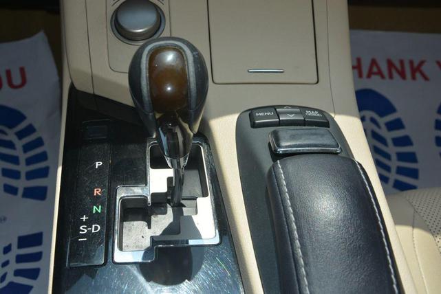 Photo of 2013 White Lexus ES 350