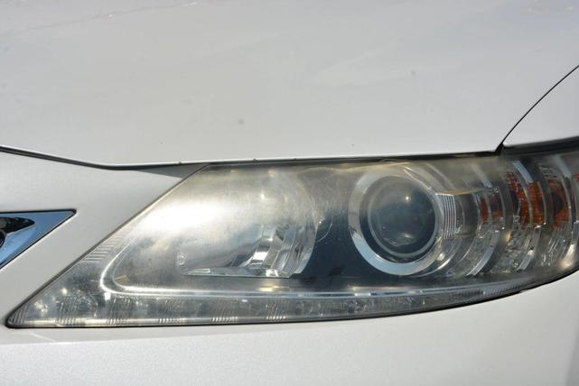 Photo of 2013 White Lexus ES 350