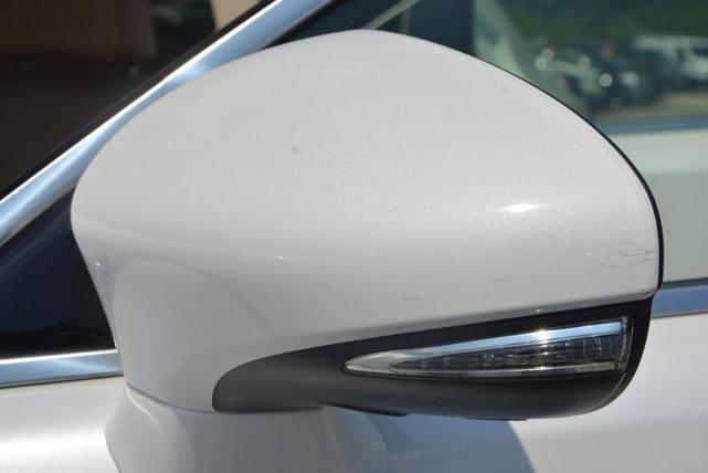 Photo of 2013 White Lexus ES 350