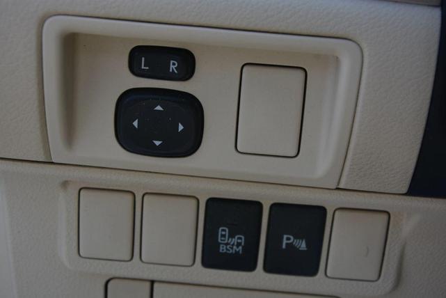Photo of 2013 White Lexus ES 350