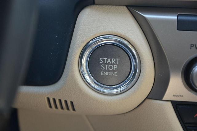 Photo of 2013 White Lexus ES 350