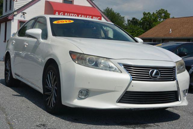 Photo of 2013 White Lexus ES 350
