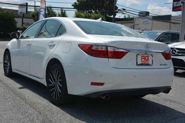 Photo of 2013 White Lexus ES 350