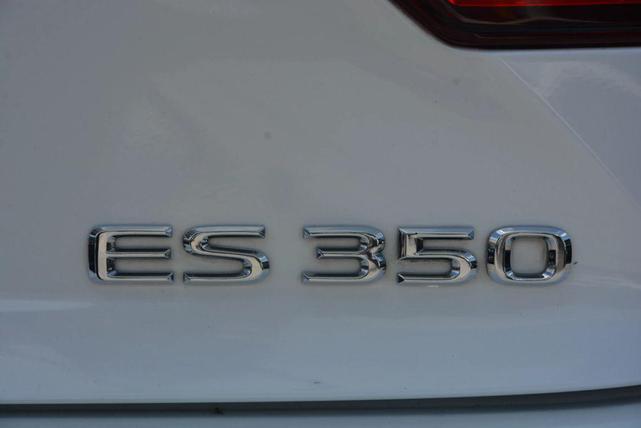 Photo of 2013 White Lexus ES 350