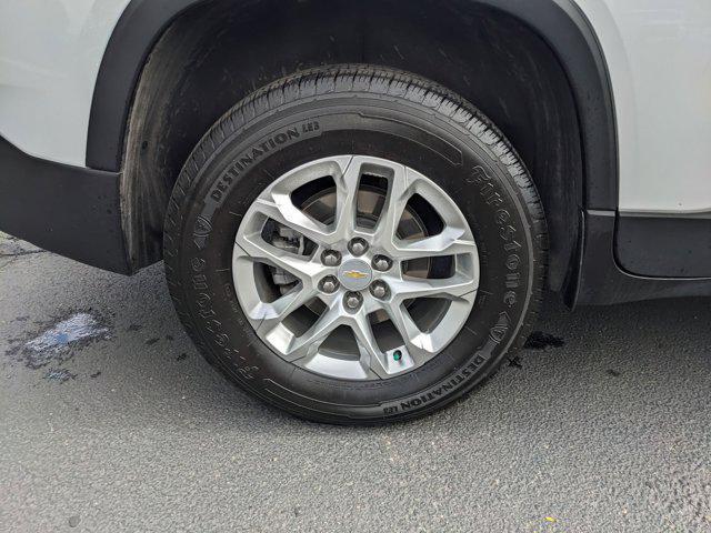 Photo of 2023 Summit White Chevrolet Traverse