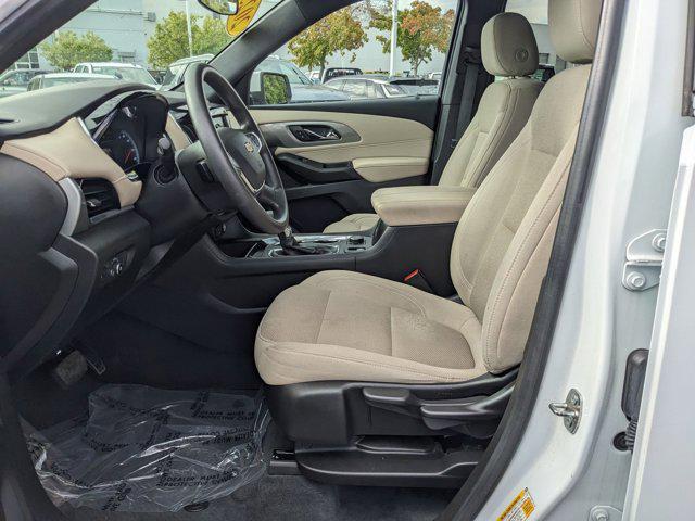 Photo of 2023 Summit White Chevrolet Traverse