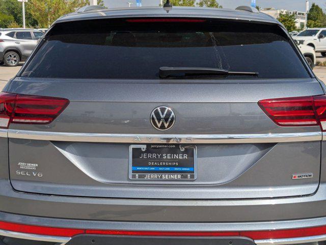 Photo of 2021 Platinum Gray Metallic Volkswagen Atlas Cross Sport