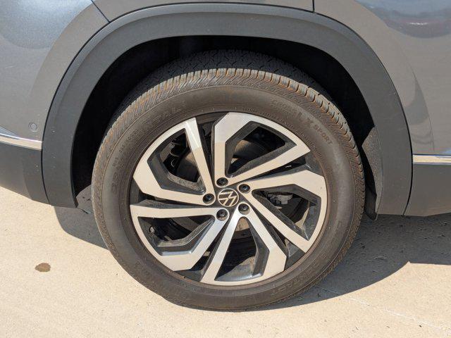 Photo of 2021 Platinum Gray Metallic Volkswagen Atlas Cross Sport