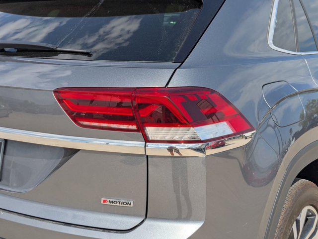 Photo of 2021 Platinum Gray Metallic Volkswagen Atlas Cross Sport