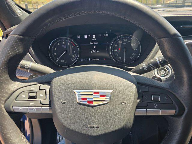 Photo of 2022 Wave Metallic Cadillac XT4