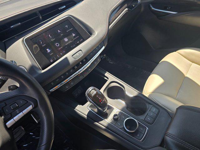 Photo of 2022 Wave Metallic Cadillac XT4
