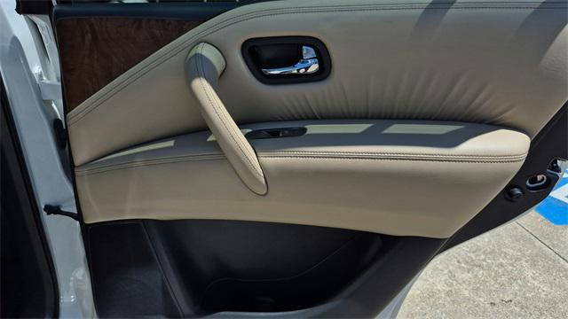 Photo of 2023 Aspen White Tricoat Nissan Armada
