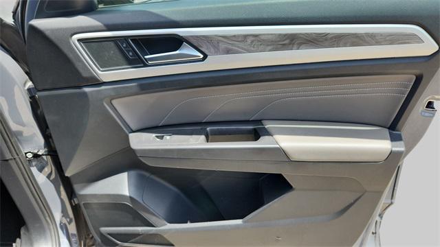 Photo of 2022 Gray Volkswagen Atlas Cross Sport