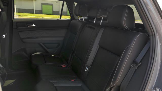 Photo of 2023 Pure Gray Volkswagen Atlas Cross Sport