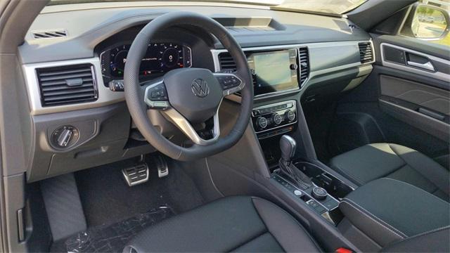 Photo of 2023 Pure Gray Volkswagen Atlas Cross Sport