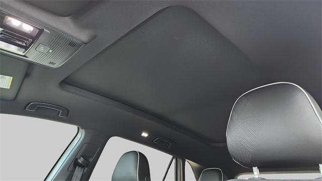 Photo of 2025 Silver Mist Metallic Volkswagen Atlas Cross Sport
