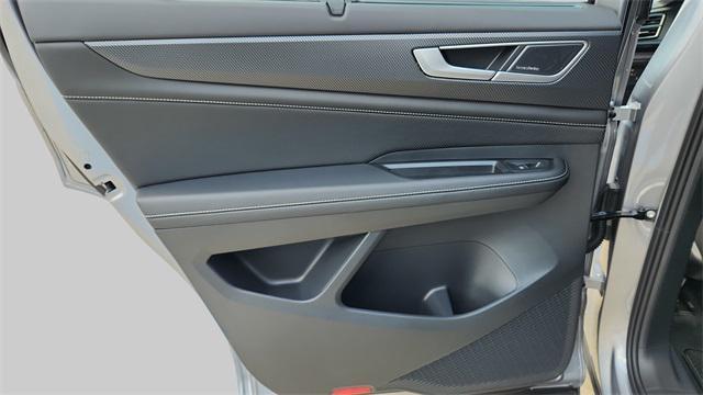 Photo of 2025 Silver Mist Metallic Volkswagen Atlas Cross Sport