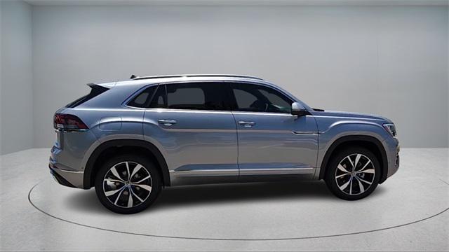 Photo of 2025 Silver Mist Metallic Volkswagen Atlas Cross Sport