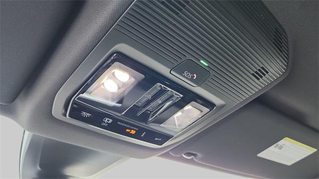 Photo of 2025 Silver Mist Metallic Volkswagen Atlas Cross Sport
