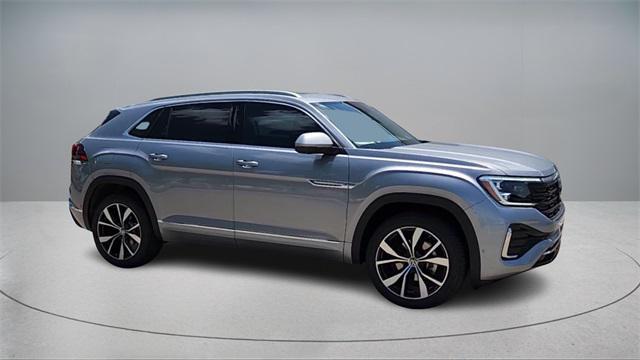 Photo of 2025 Silver Mist Metallic Volkswagen Atlas Cross Sport