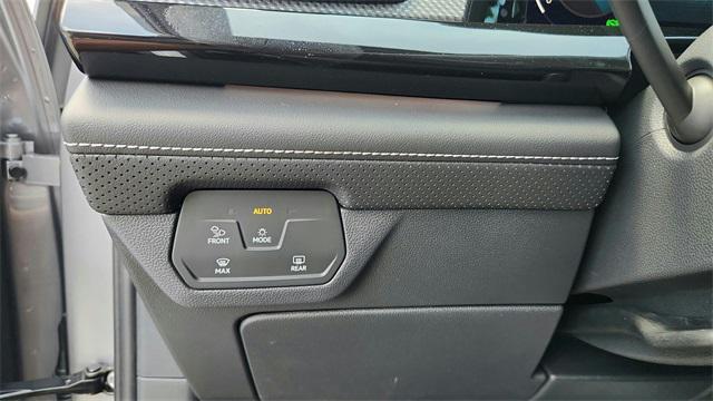 Photo of 2025 Silver Mist Metallic Volkswagen Atlas Cross Sport