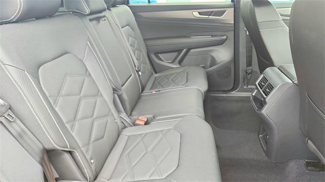 Photo of 2025 Deep Black Pearl Volkswagen Atlas Cross Sport