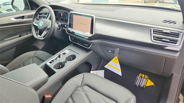 Photo of 2025 Deep Black Pearl Volkswagen Atlas Cross Sport