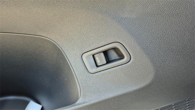 Photo of 2025 Pure White Volkswagen Atlas