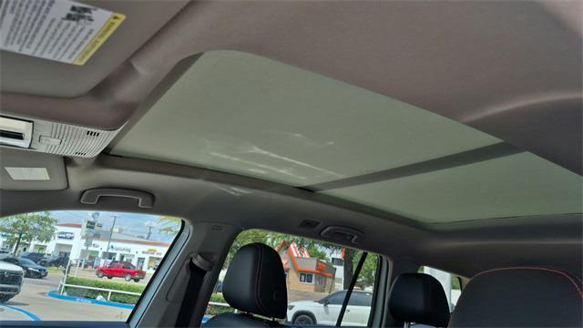 Photo of 2025 Pure White Volkswagen Atlas