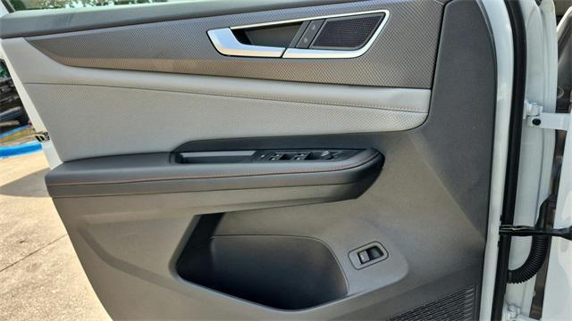 Photo of 2025 Pure White Volkswagen Atlas