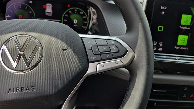 Photo of 2025 Pure White Volkswagen Atlas