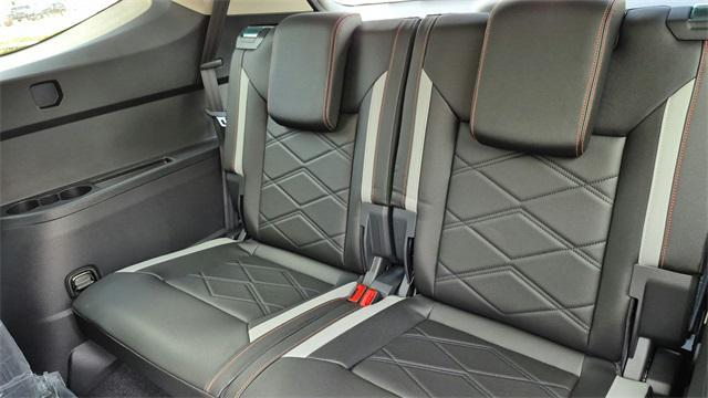 Photo of 2025 Pure White Volkswagen Atlas