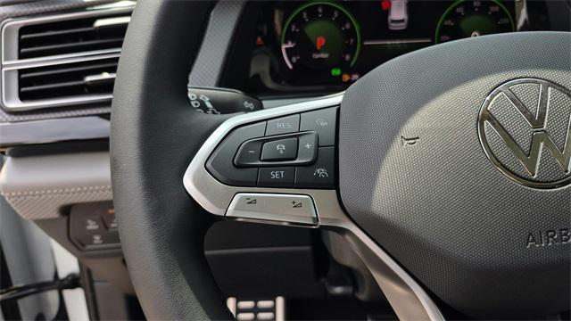Photo of 2025 Pure White Volkswagen Atlas