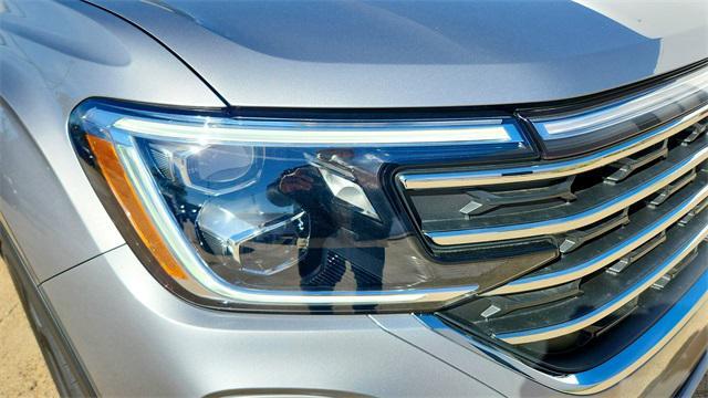 Photo of 2025 Silver Mist Metallic Volkswagen Atlas