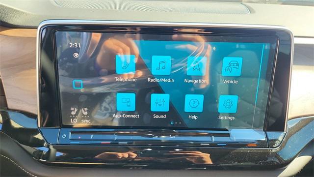 Photo of 2025 Silver Mist Metallic Volkswagen Atlas
