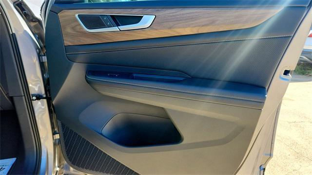 Photo of 2025 Silver Mist Metallic Volkswagen Atlas